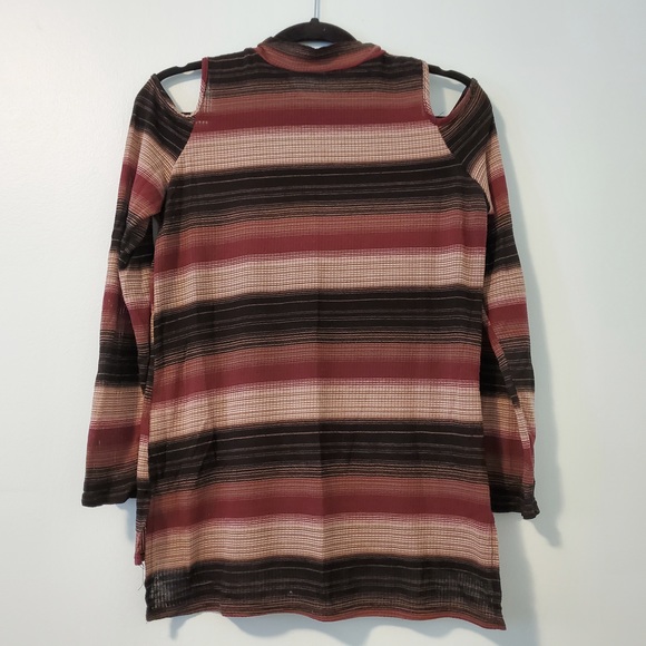STRIPED Mock Neck Top - Picture 2 of 4
